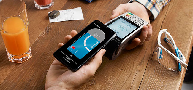 Samsung Pay smartphone
